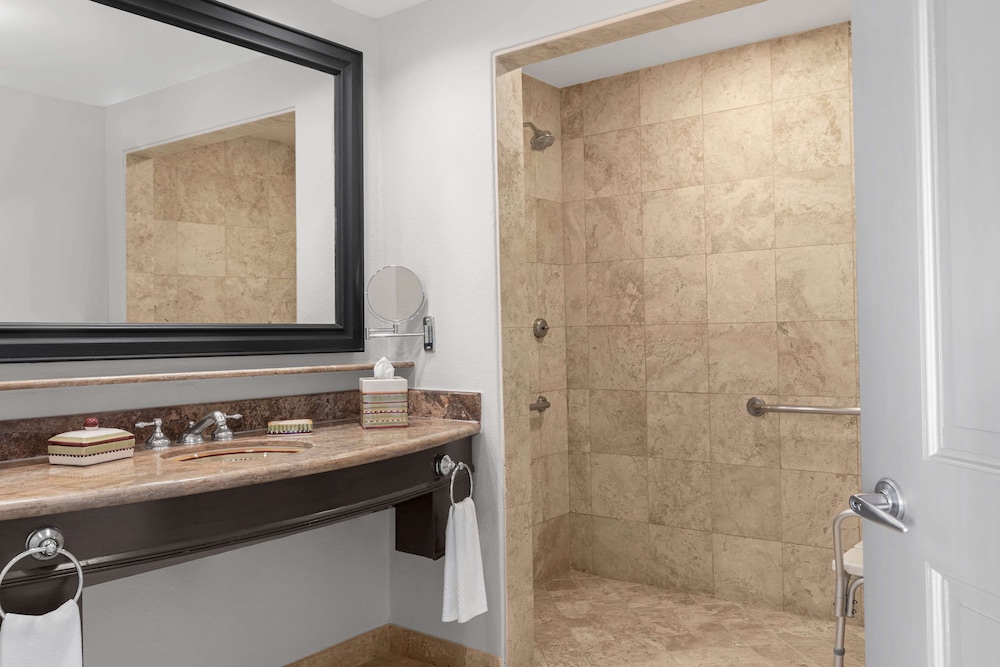 Deluxe Room, 1 King Bed, Accessible, Ocean View - Photo 6