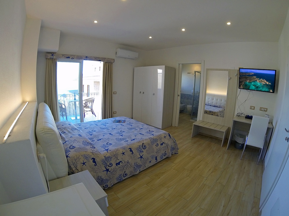 Superior Room, Oceanfront photo 1