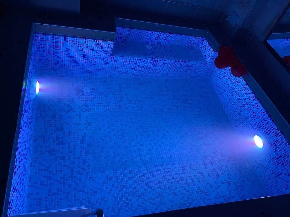 Executive Room, Pool Access, Corner