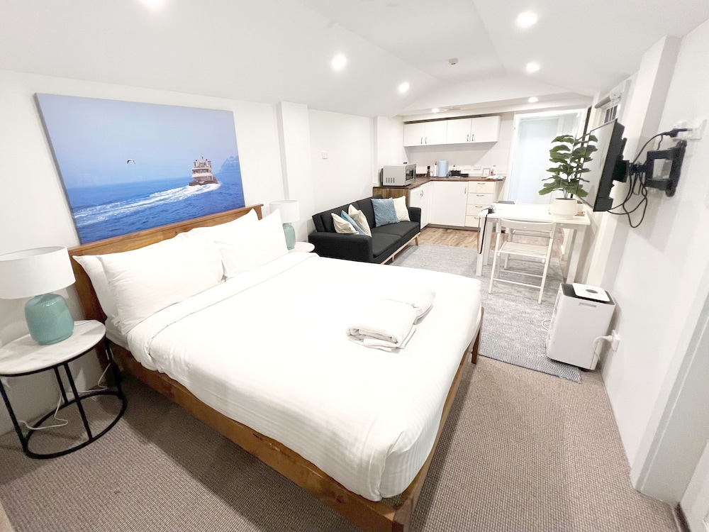 City Studio Suite, Private Bathroom, Courtyard Area