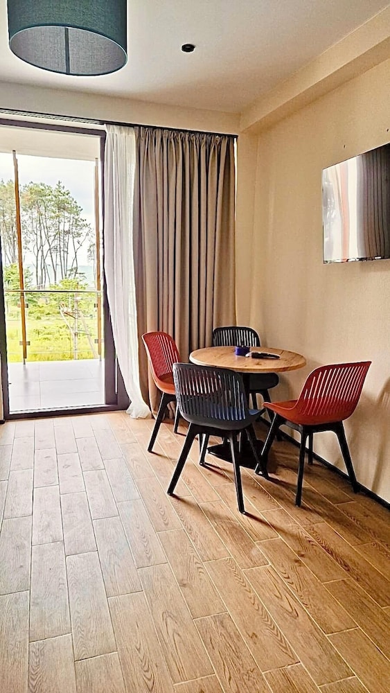 Classic Apartment, Beach View