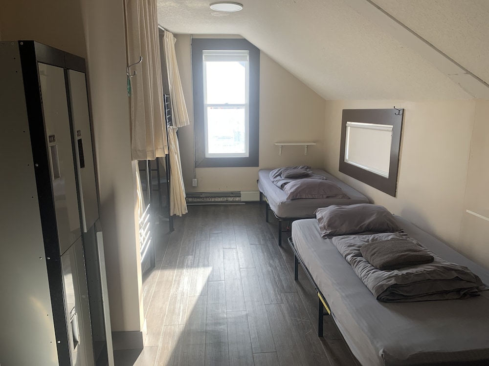 7 Bed Dorm Room photo 1