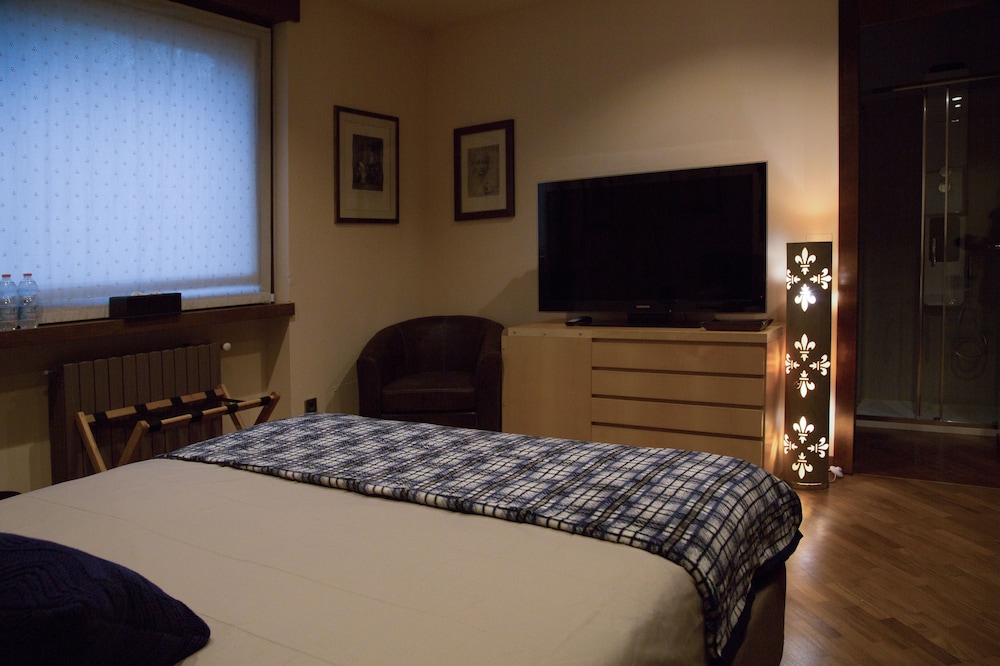 Double Room, 1 Queen Bed (101) photo 2