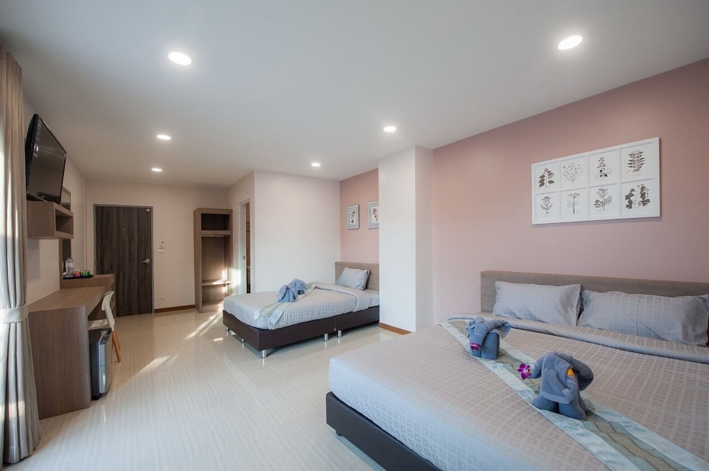 Premium Twin Room photo 2