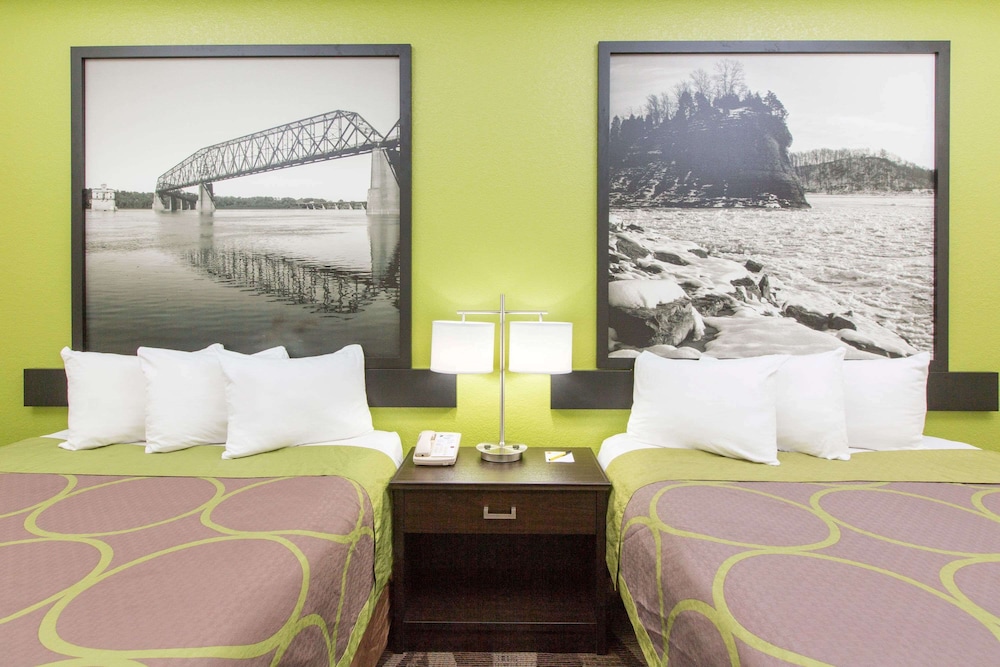 Suite, 1 Bedroom, Smoking - Photo 2