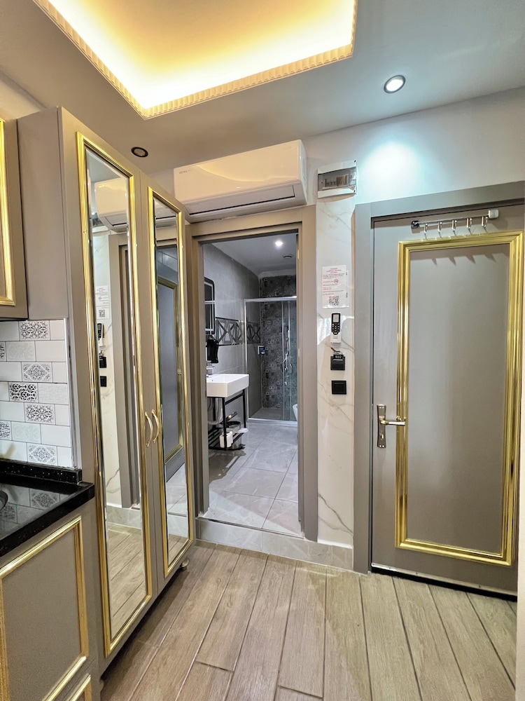 Deluxe Suite, City View photo 2