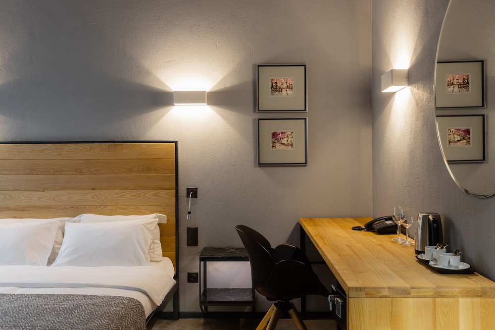 Double Room, 1 Queen Bed