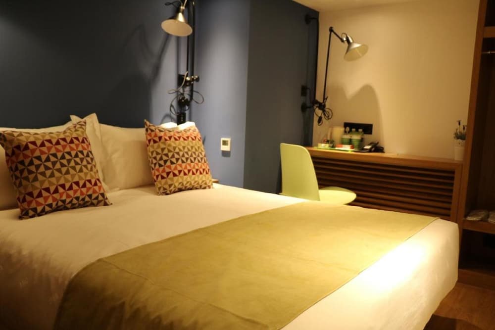 Superior Room, 1 Queen Bed photo 2