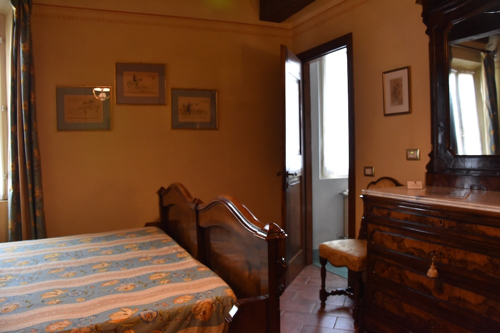 Classic Double Room, 1 King Bed, Non Smoking, Garden View photo 1