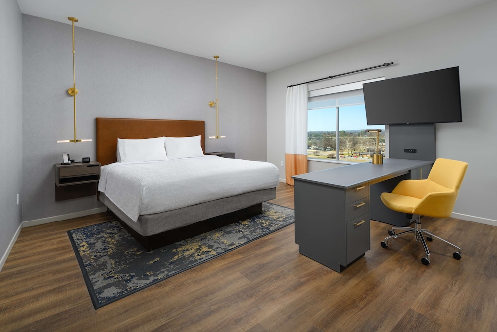 Deluxe Suite, 1 King Bed (Urban) - Photo 5