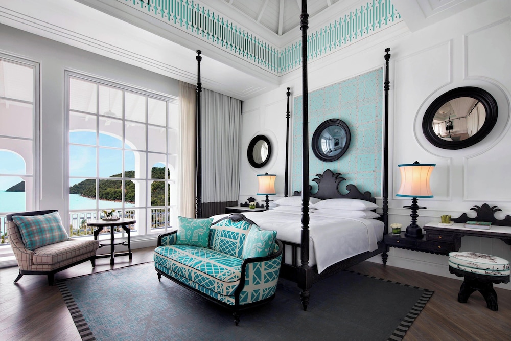 Executive Suite, 1 King Bed with Sofa bed (Balcony)