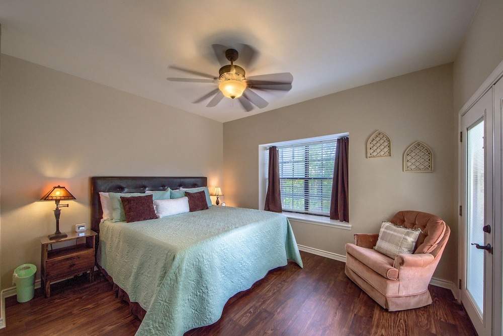 Condo, 2 Bedrooms