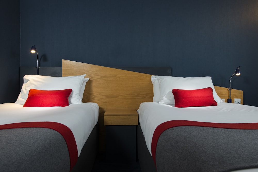 Standard Room, 2 Twin Beds (with Free Hot Breakfast) - Photo 2