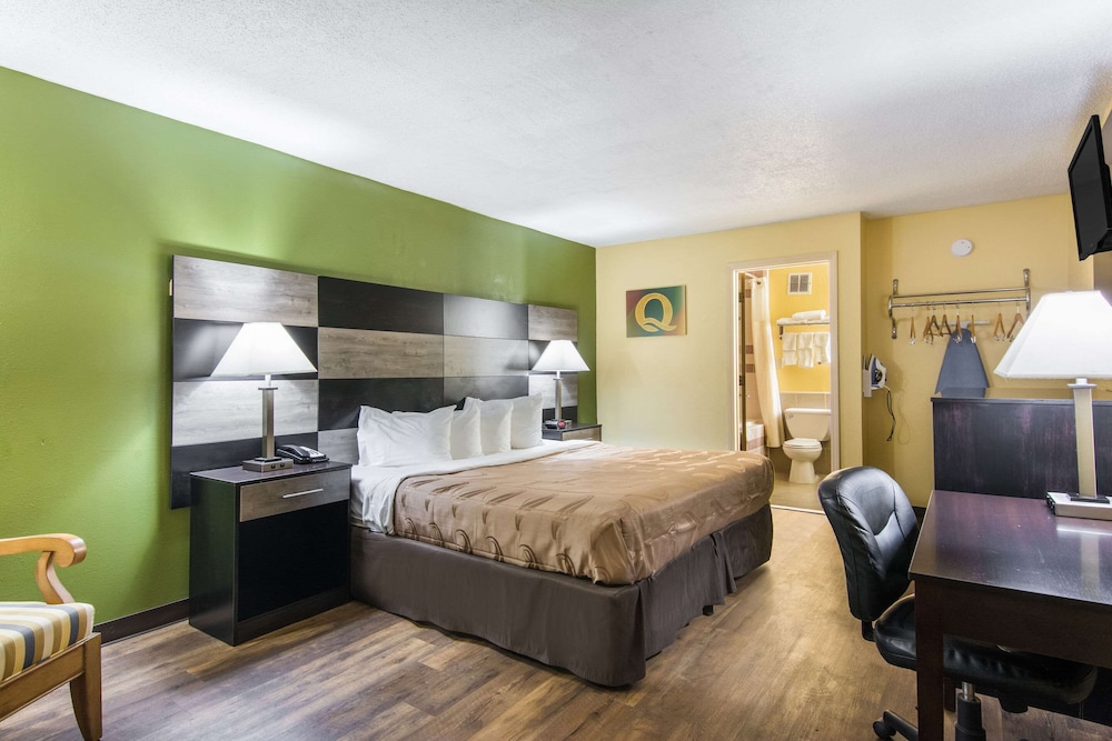 Standard Room, 1 King Bed, Non Smoking - Photo 1