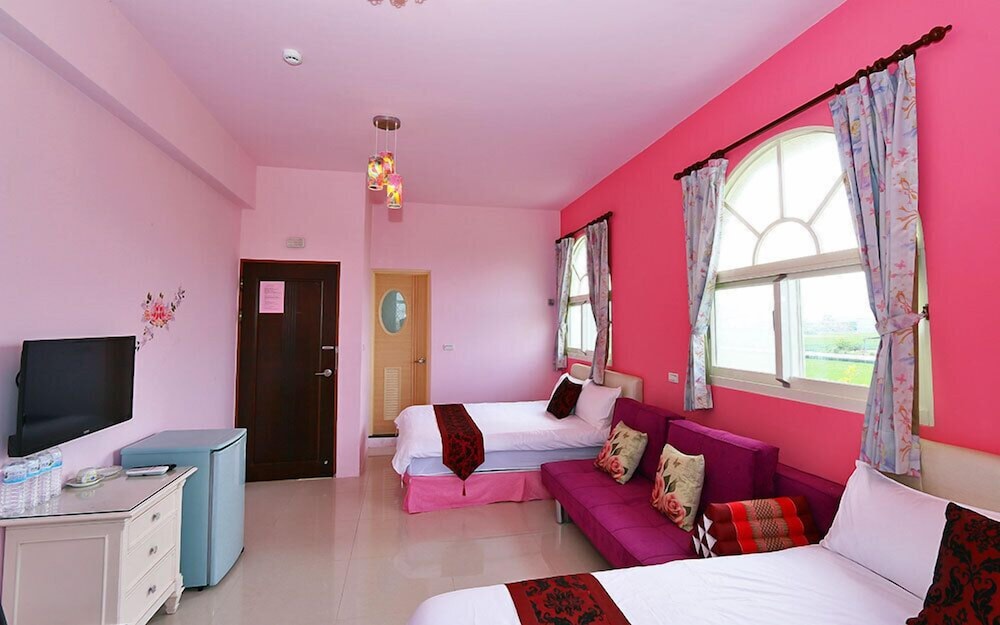 Deluxe Quadruple Room, 2 Double Beds, Non Smoking photo 3
