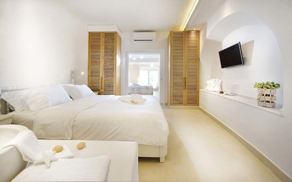 Myconian Grand Suite with Outdoor Sharing Pool, Sea View - Photo 14