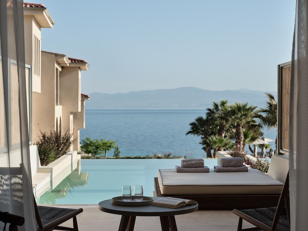Deluxe Double Room, Private Pool, Sea View photo 3
