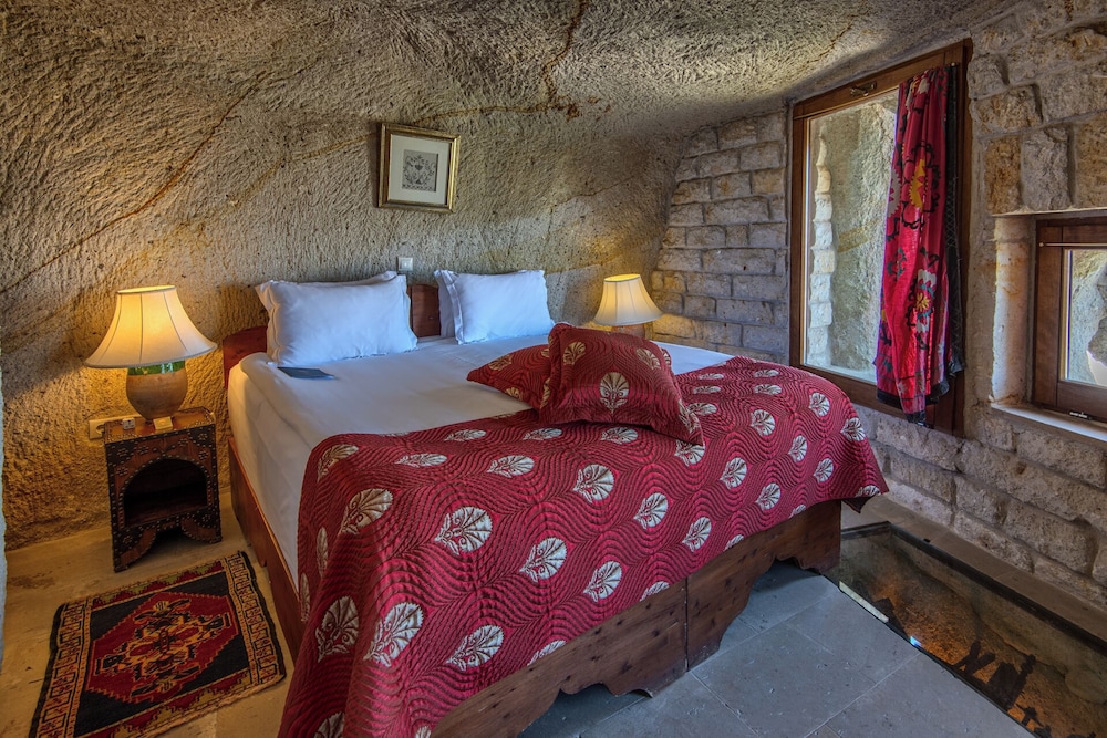 Superior Suite - Photo 12