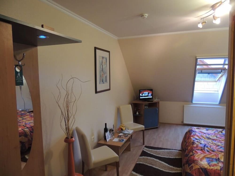 Economy Room photo 3