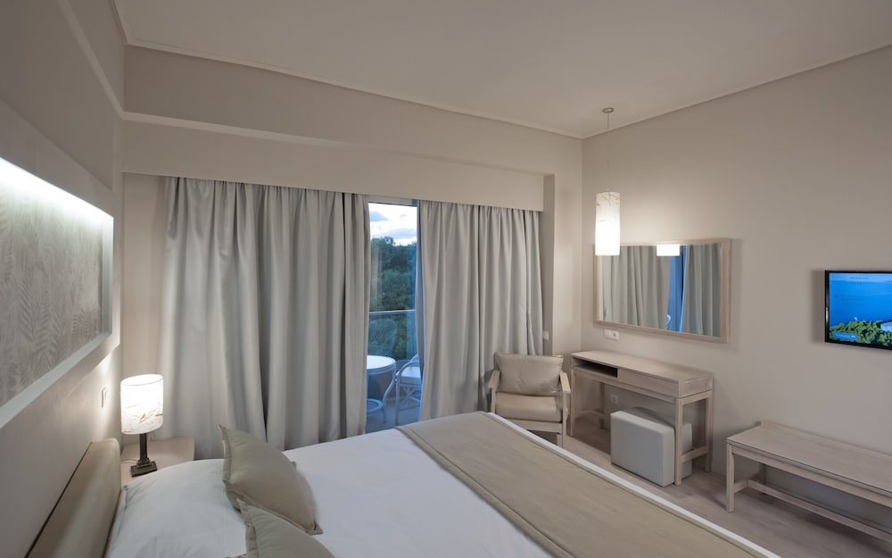 Standard Double or Twin Room, Mountain View - Photo 1