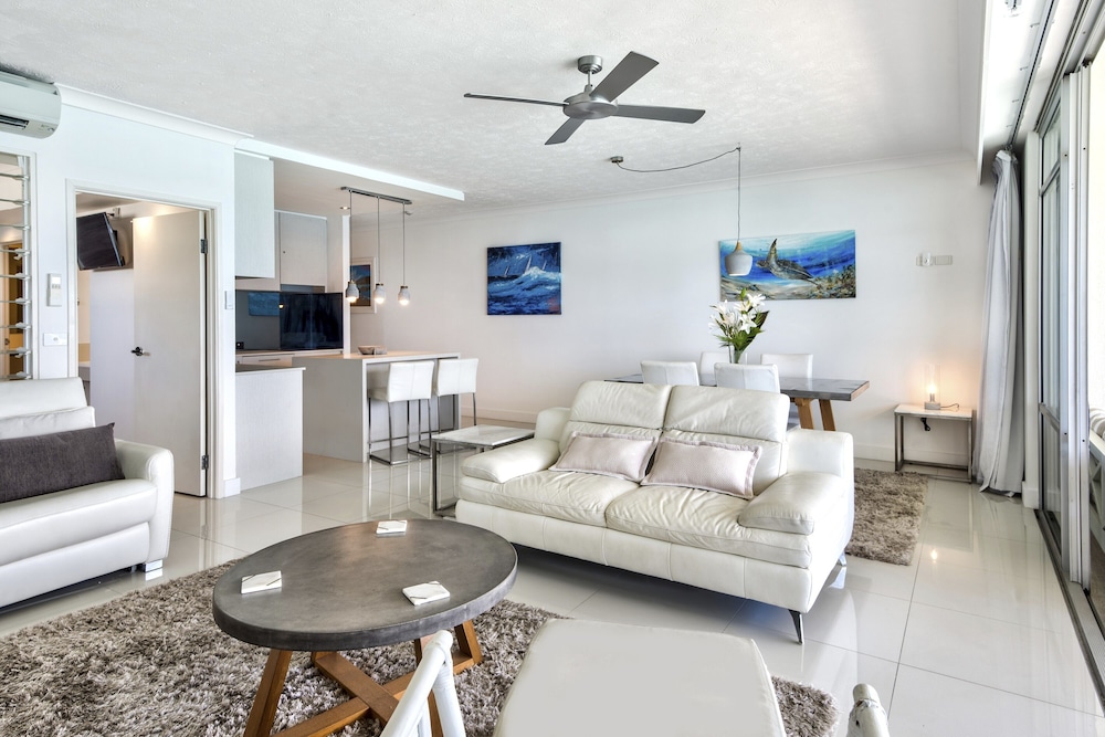 Apartment, 1 Bedroom, Ocean View (1306) photo 2