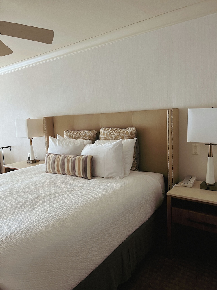 Deluxe Room, 1 King Bed, Fireplace, Ocean View - Photo 3