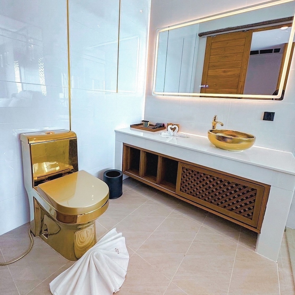 Premier Room Pool Access Deluxe - Photo 3