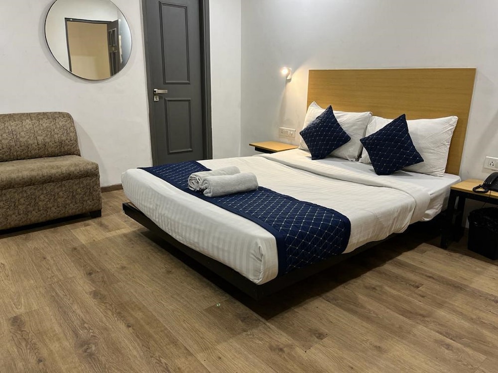 Deluxe Room - Photo 6