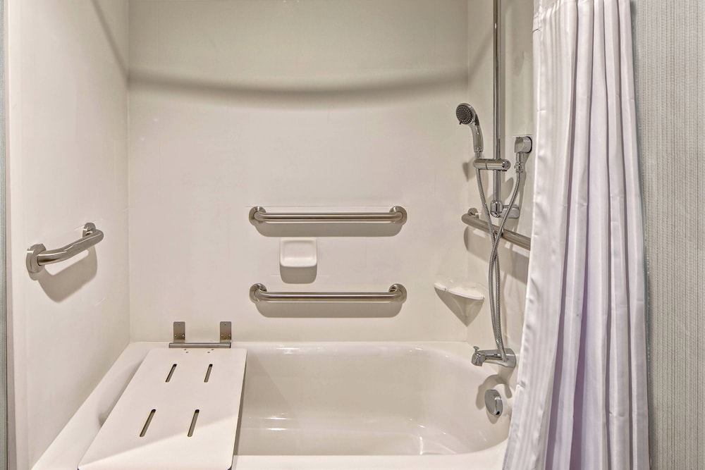 Room, 2 Queen Beds (Mobility Accessible, Tub) - Photo 5