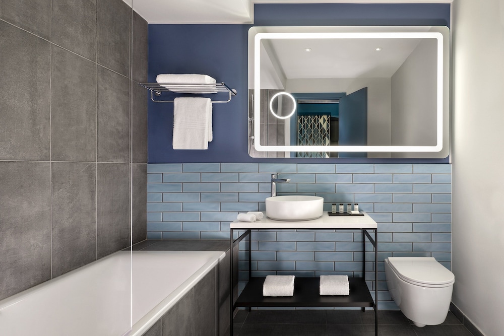 Junior Suite, 1 Bedroom thumbnail 6