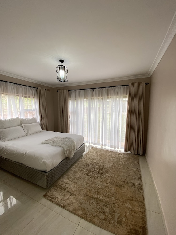 Deluxe Villa photo 2