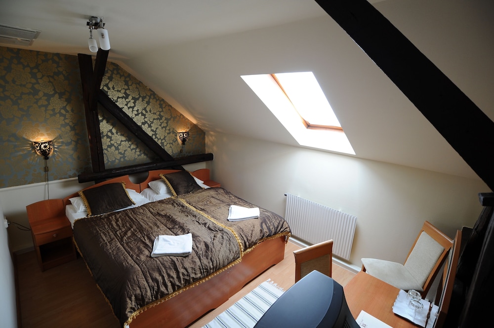 Economy Loft, 2 Twin Beds photo 2