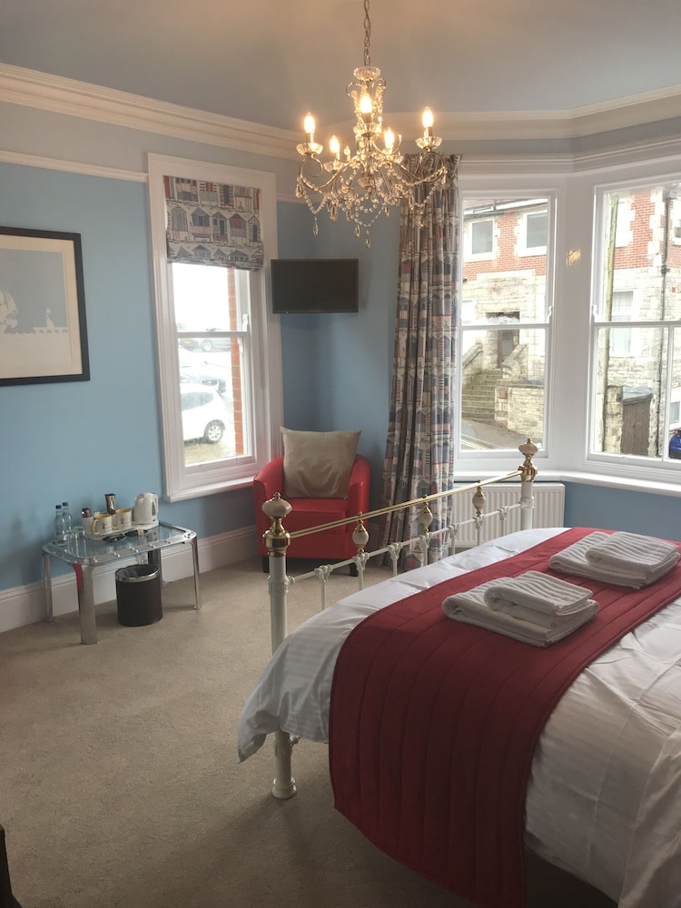 Suite, Ensuite photo 2