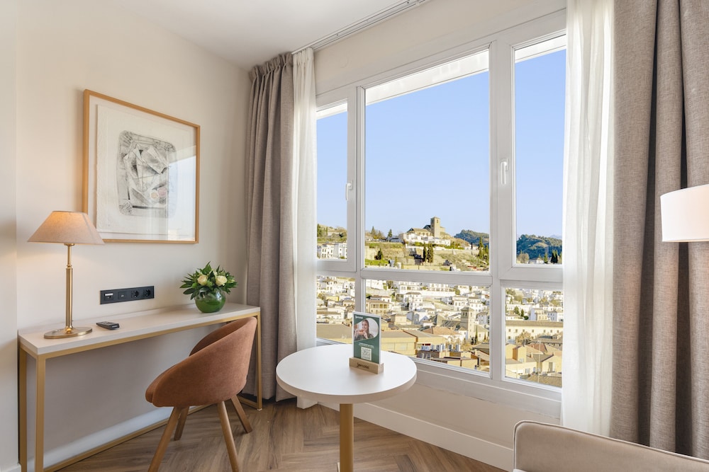 Superior Room (with View) - Photo 6
