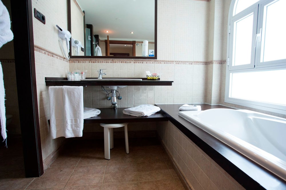 Junior Suite, Annex Building (2 adultos + 2 niños) thumbnail 5