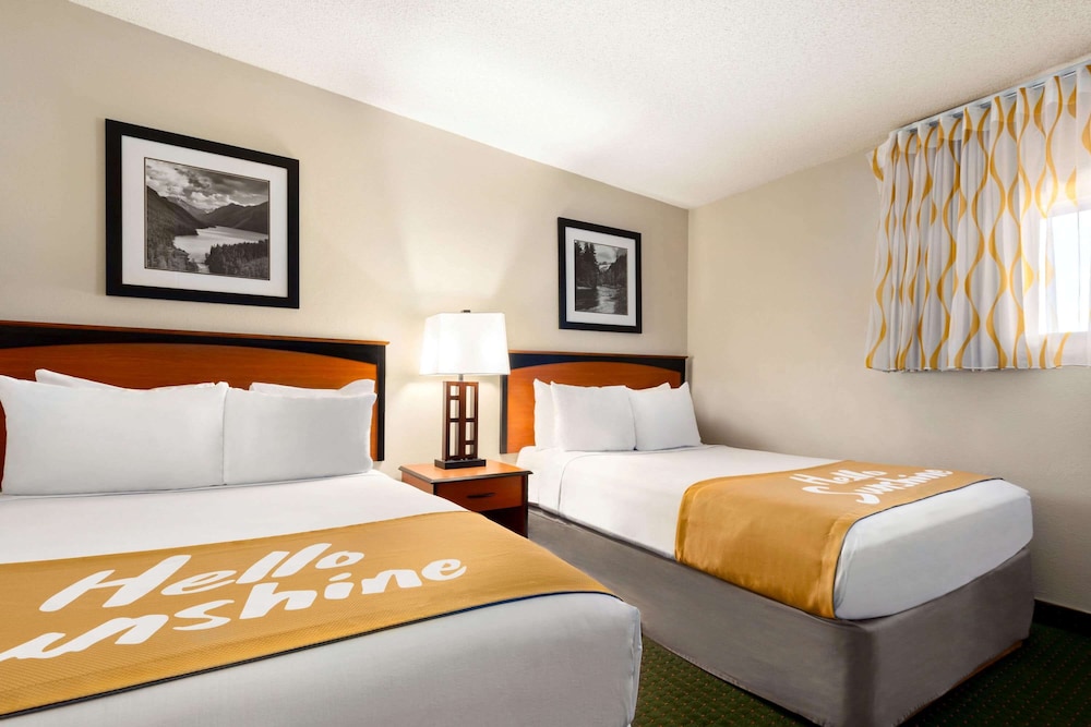 Suite, Multiple Beds, Non Smoking - Photo 3