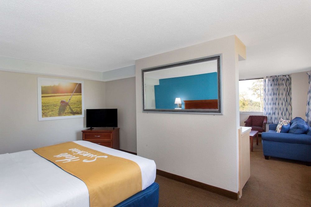 Panoramic Suite, 1 King Bed with Sofa bed, Non Smoking photo 2