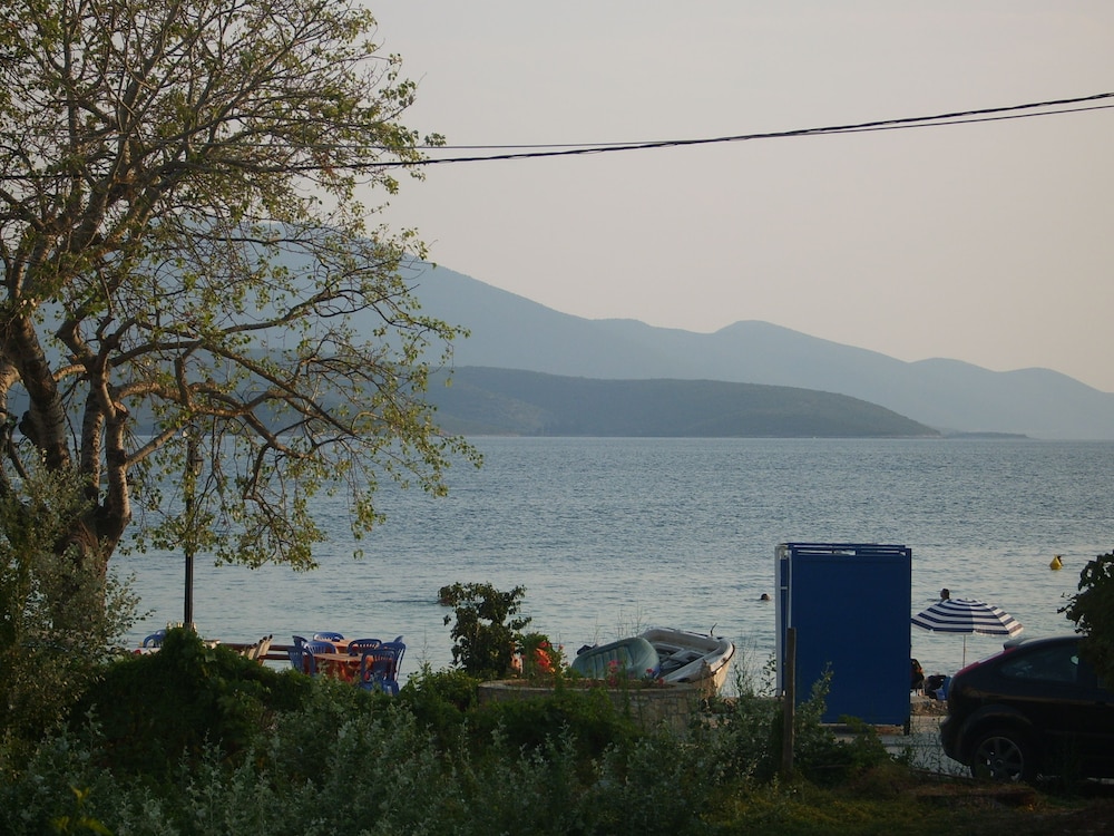 Basic Apartment, Sea View photo 2