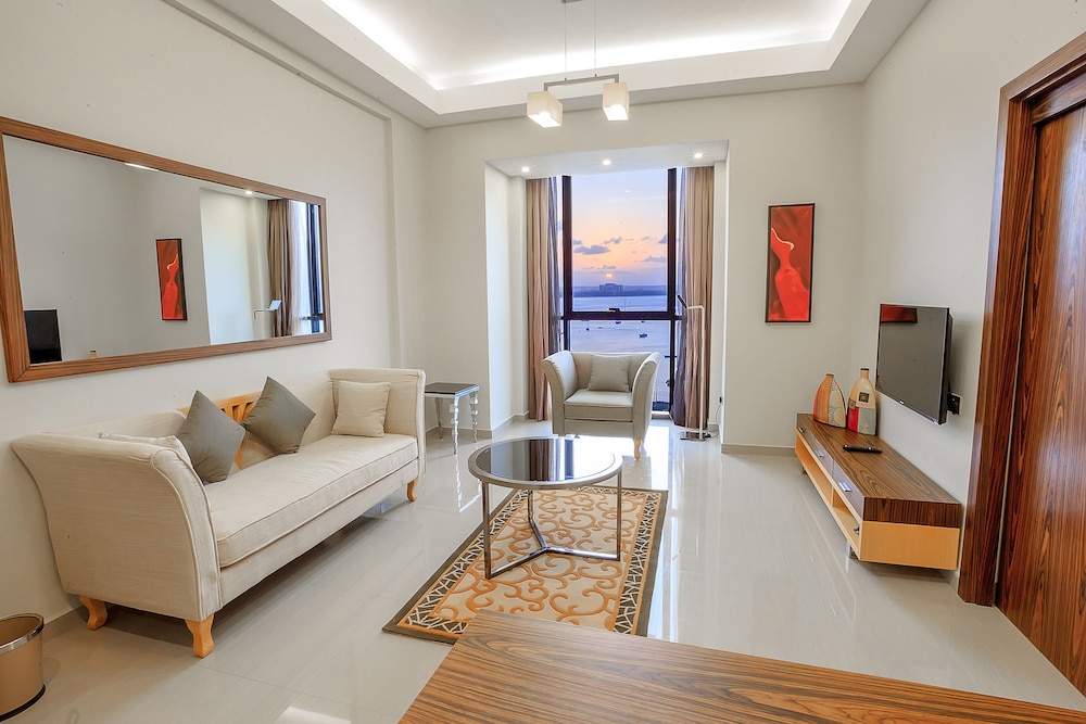 Premier Apartment, 1 King Bed, Ocean View - Photo 8