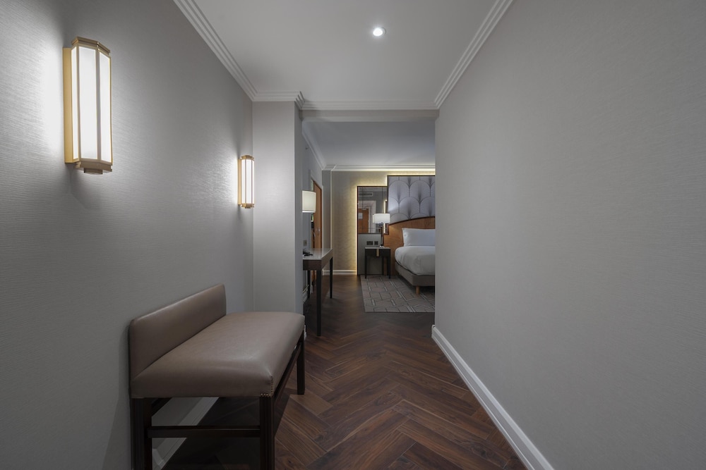 Junior Suite, 1 King Bed (Refurbished)