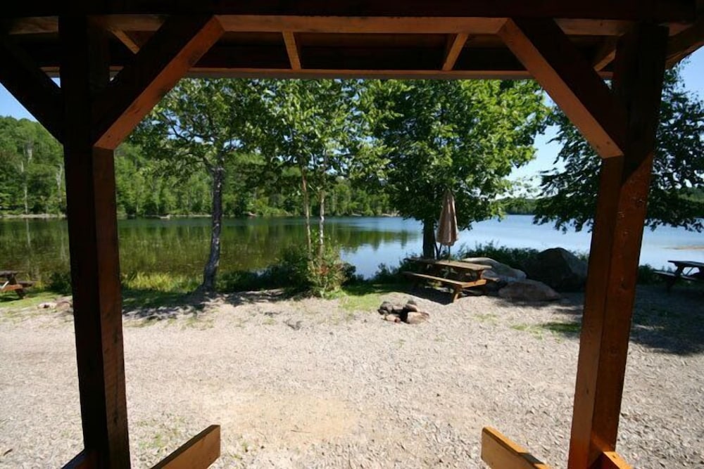 Standard Cottage, 1 Queen Bed With Sofa Bed, Patio, Lake View photo 2