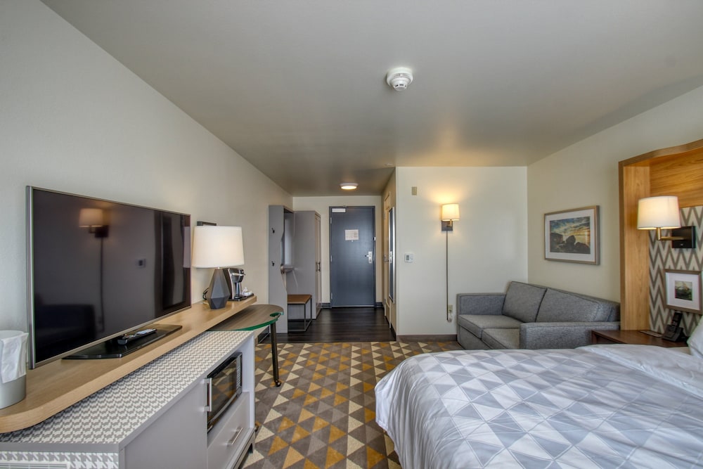 Premium Room, 1 King Bed, Accessible, Non Smoking (Communications) photo 2