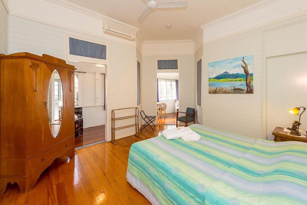 Standard Room, Non Smoking, Jetted Tub (Hanson room) photo 1
