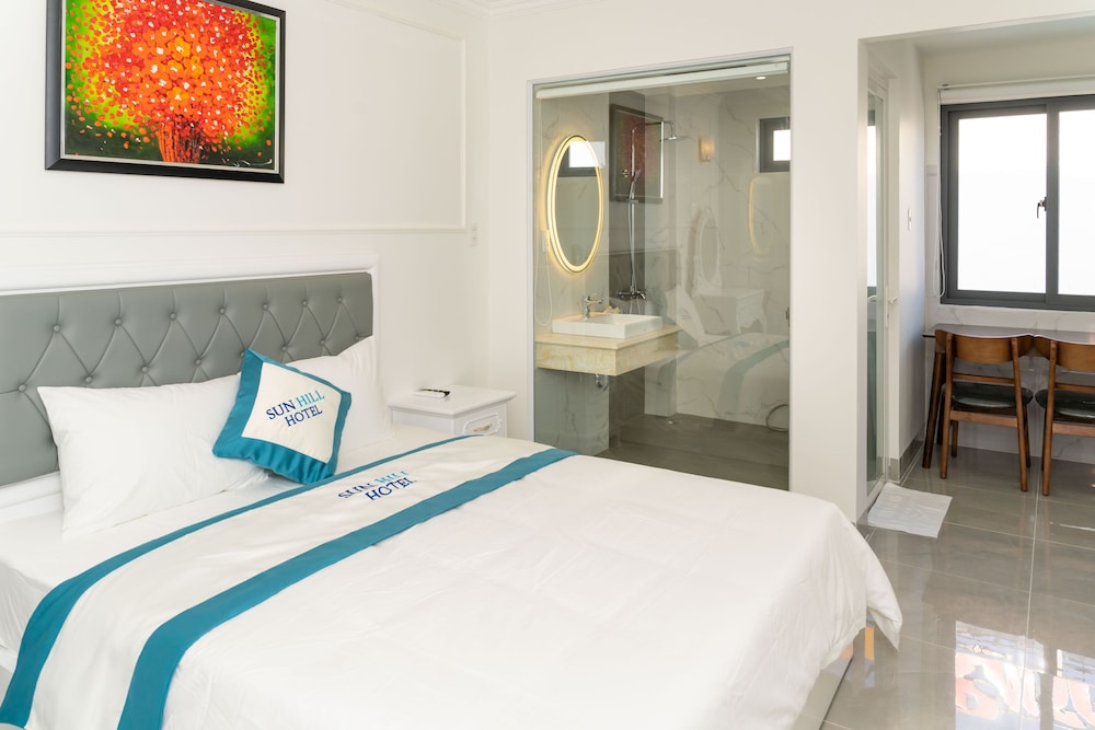 Suite with Bathtub - Photo 1