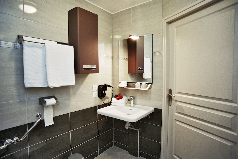 Room, Accessible photo 2