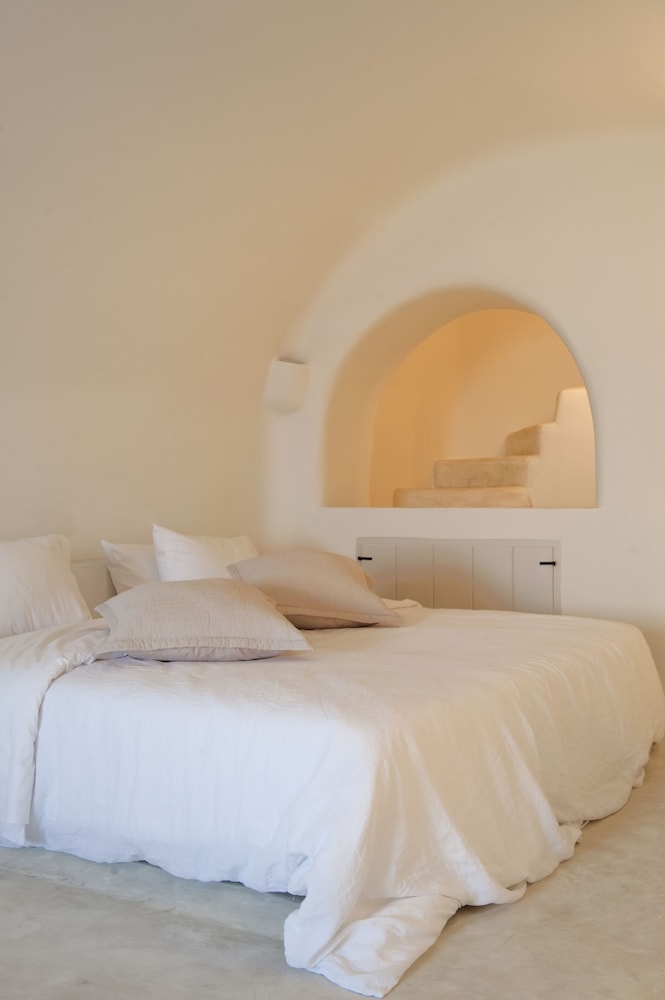 Premium Spa Room with Indoor Hot tub Caldera View - Photo 11