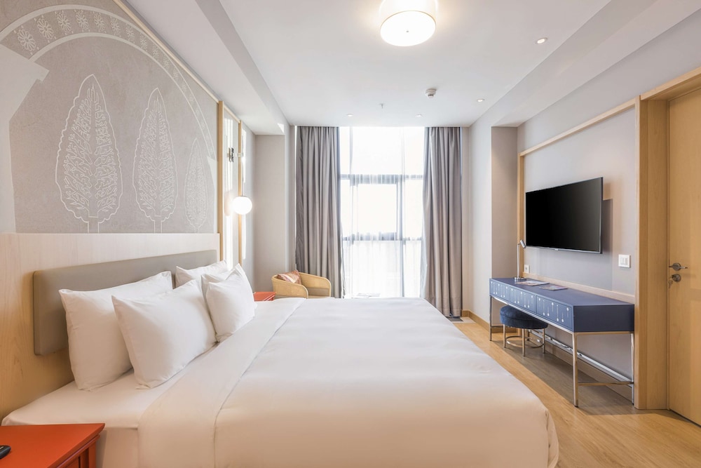 Room, 1 King Bed, Accessible - Photo 3