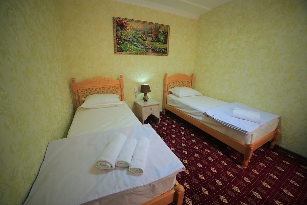 Basic Twin Room, 1 Bedroom, Non Smoking, Courtyard Area photo 1