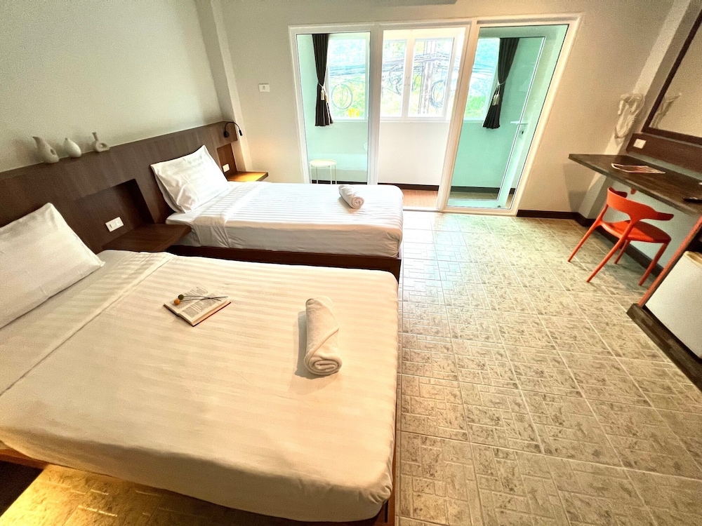 Twin Room - Photo 2