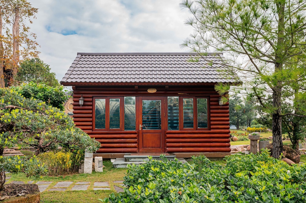 Deluxe Bungalow, Garden View photo 2